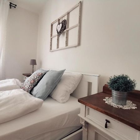 Family Garden Apartmanhaz Сиофок Екстериор снимка
