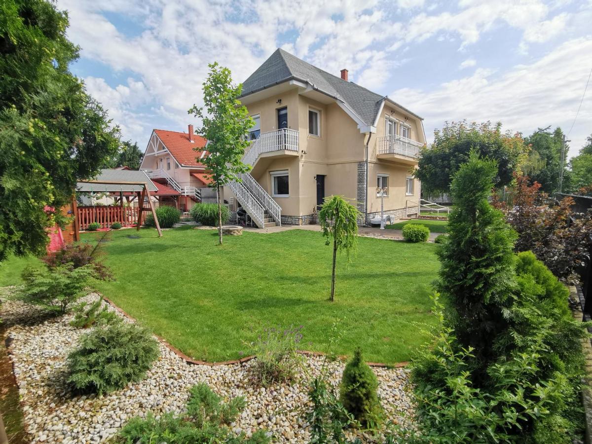 Family Garden Apartmanhaz Сиофок Екстериор снимка