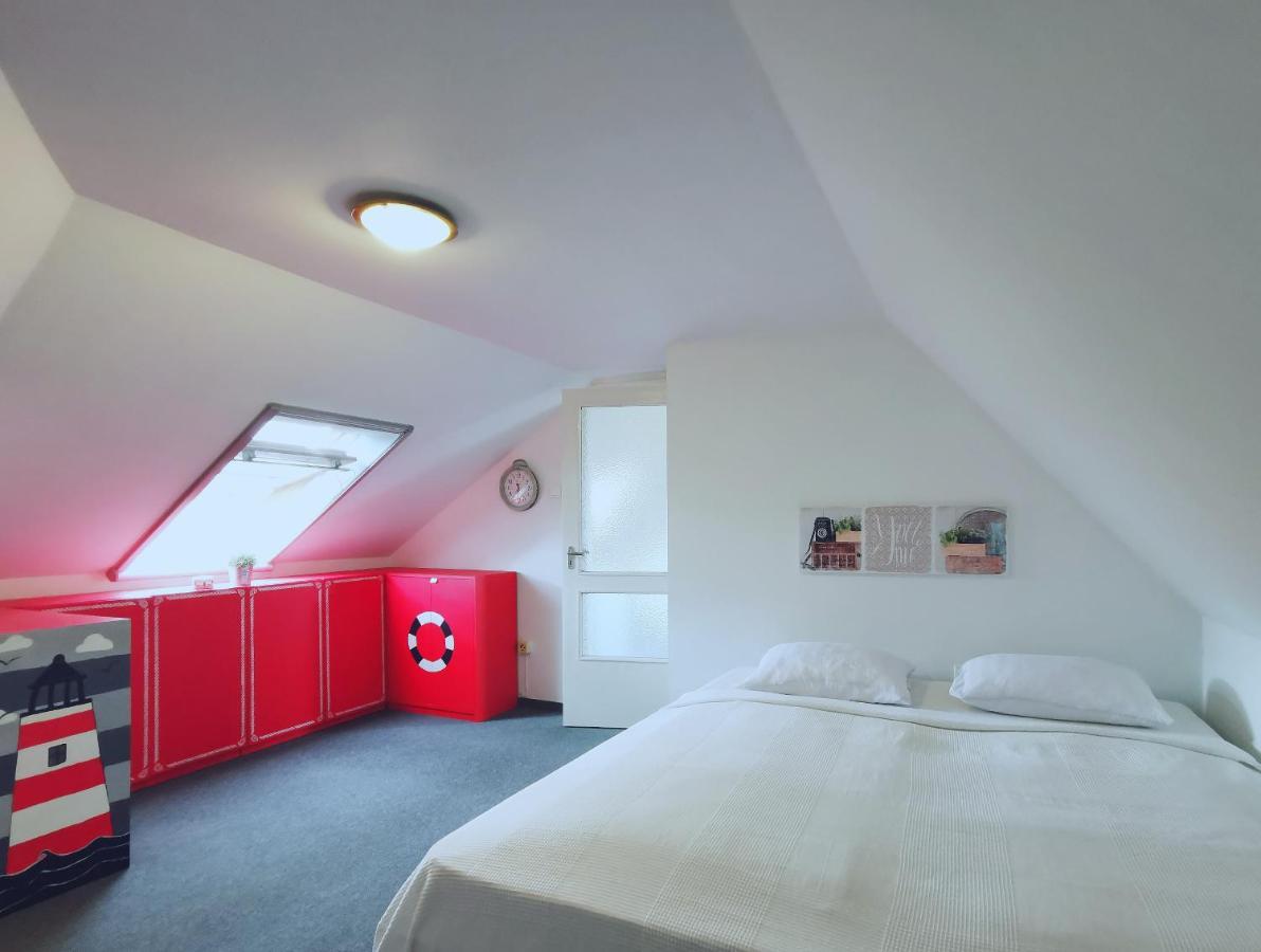 Family Garden Apartmanhaz Сиофок Екстериор снимка