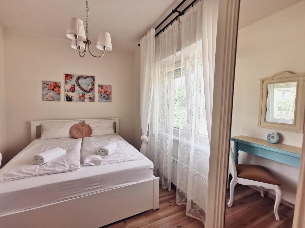 Family Garden Apartmanhaz Сиофок Екстериор снимка