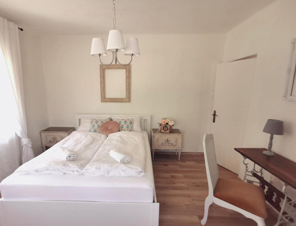 Family Garden Apartmanhaz Сиофок Екстериор снимка