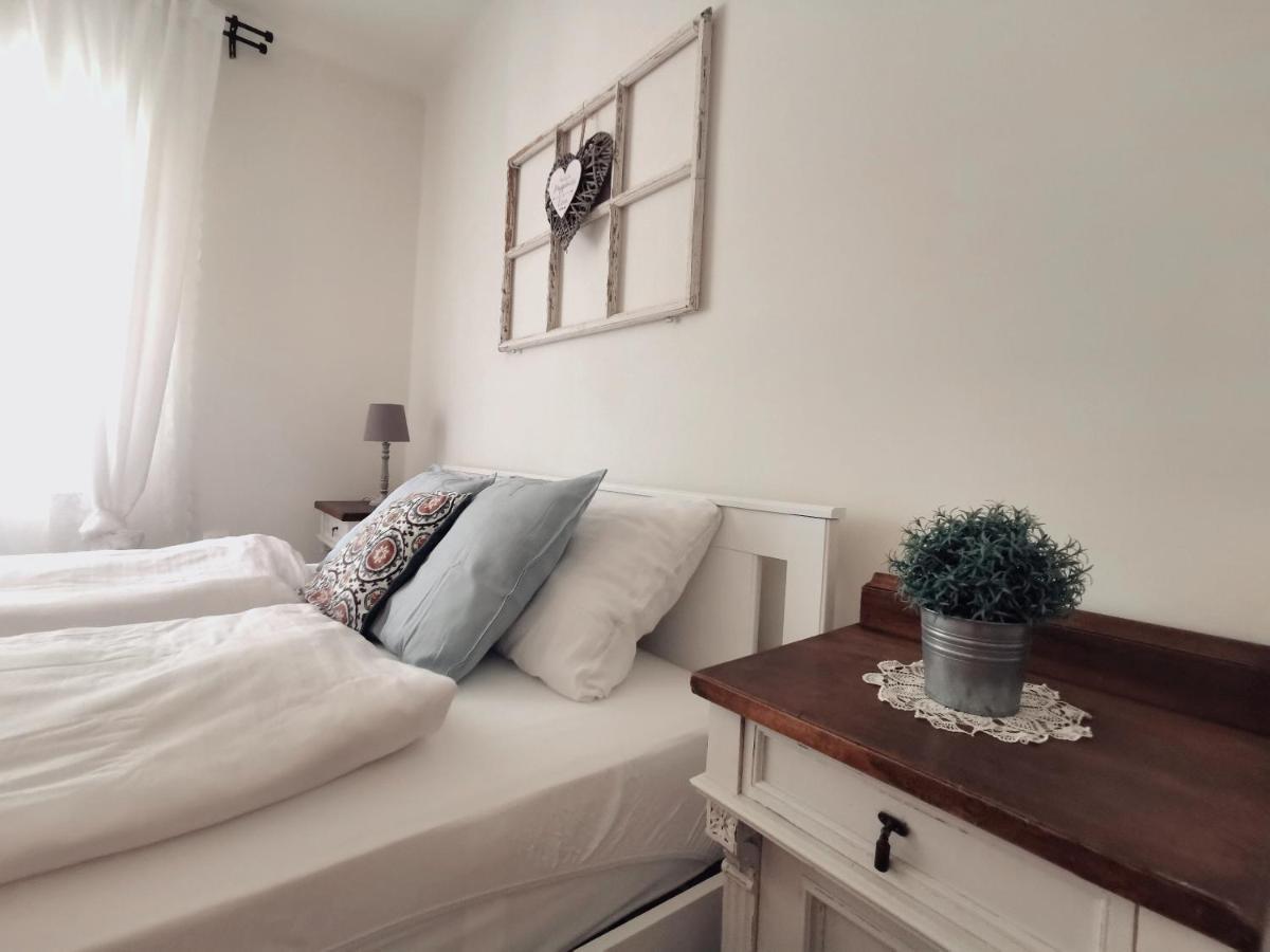 Family Garden Apartmanhaz Сиофок Екстериор снимка