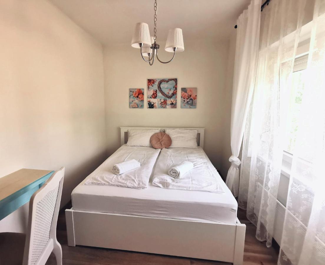 Family Garden Apartmanhaz Сиофок Екстериор снимка