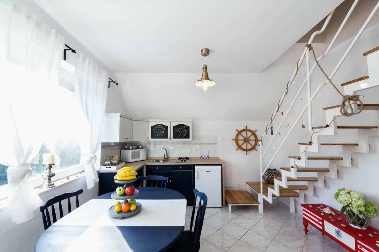 Family Garden Apartmanhaz Сиофок Екстериор снимка