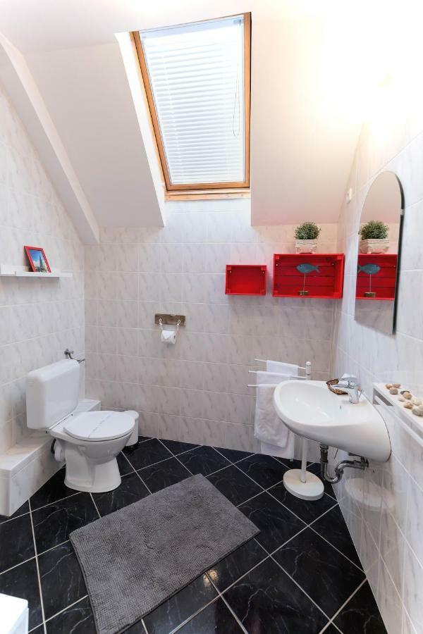 Family Garden Apartmanhaz Сиофок Екстериор снимка
